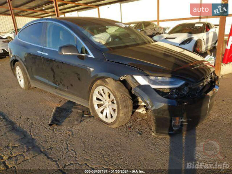 Внедорожник / Кроссовер Tesla Model X 2017 в Кременчуге