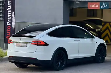 Tesla Model X 2019