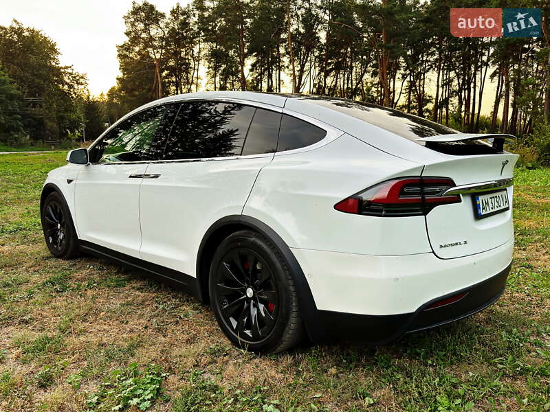 Позашляховик / Кросовер Tesla Model X 2016 в Житомирі