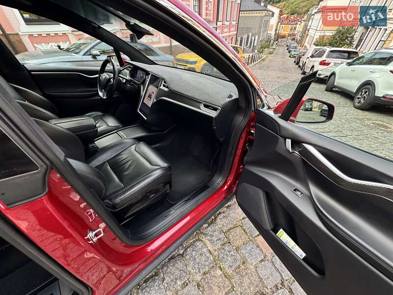 Позашляховик / Кросовер Tesla Model X 2016 в Києві