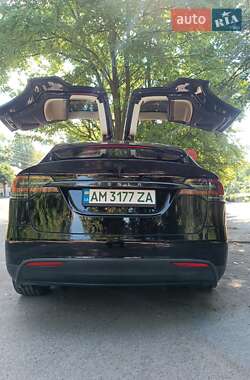 Позашляховик / Кросовер Tesla Model X 2017 в 