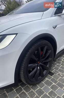 Позашляховик / Кросовер Tesla Model X 2017 в 