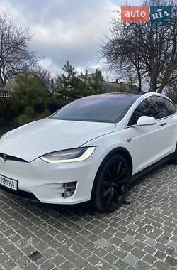 Позашляховик / Кросовер Tesla Model X 2017 в 