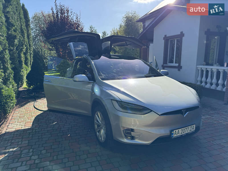 Позашляховик / Кросовер Tesla Model X 2018 в Києві