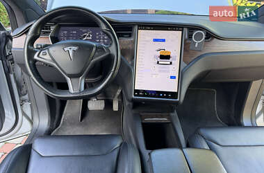 Позашляховик / Кросовер Tesla Model X 2018 в 