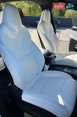Позашляховик / Кросовер Tesla Model X 2017 в 