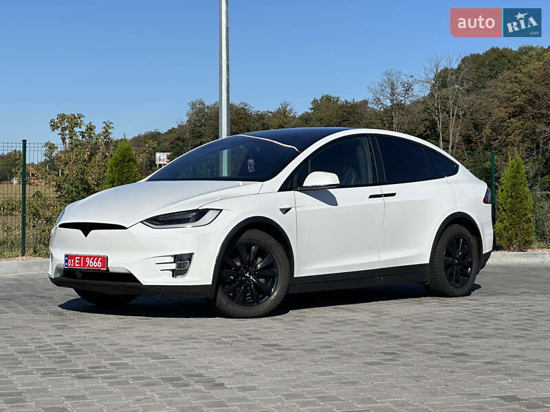 Позашляховик / Кросовер Tesla Model X 2016 в Вінниці