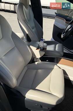 Позашляховик / Кросовер Tesla Model X 2020 в 