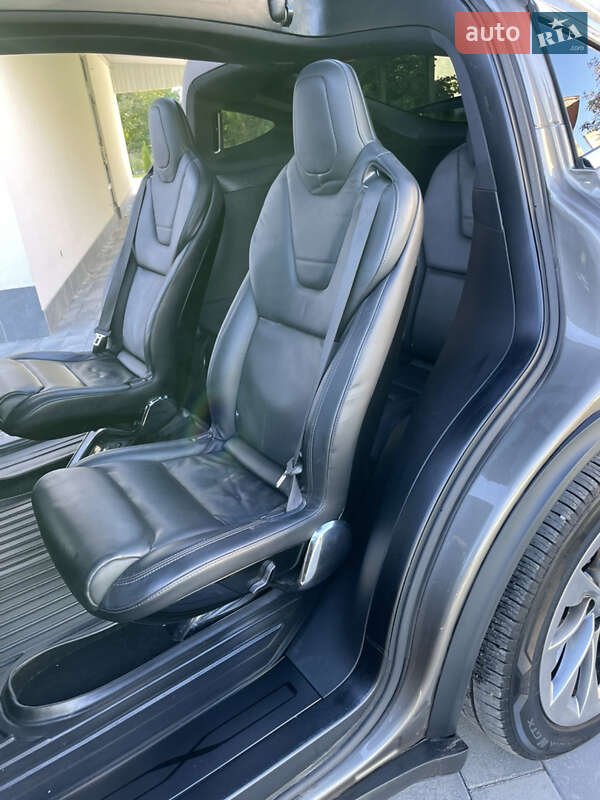 Внедорожник / Кроссовер Tesla Model X 2016 в Ивано-Франковске