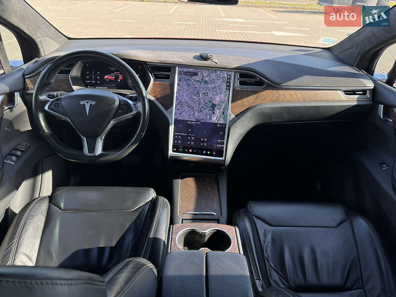 Позашляховик / Кросовер Tesla Model X 2017 в Львові