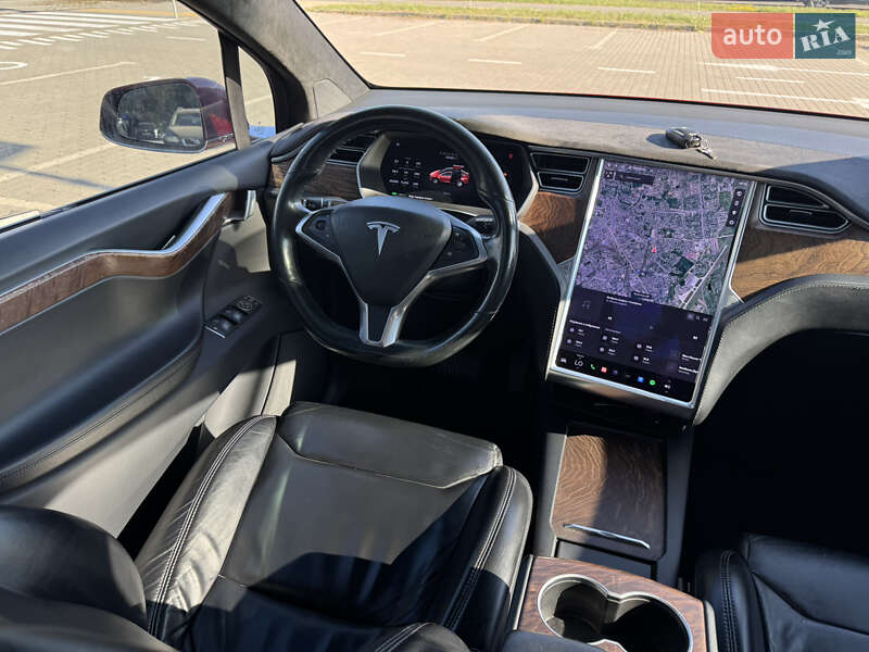 Позашляховик / Кросовер Tesla Model X 2017 в Львові