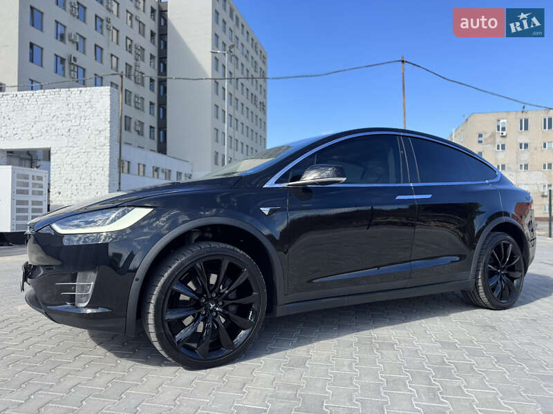 Позашляховик / Кросовер Tesla Model X 2017 в Вінниці