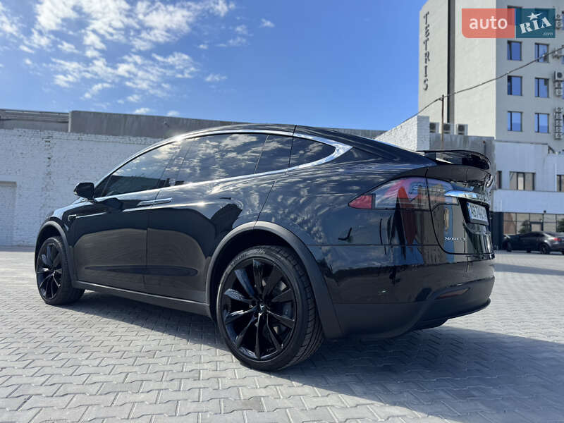 Позашляховик / Кросовер Tesla Model X 2017 в Вінниці