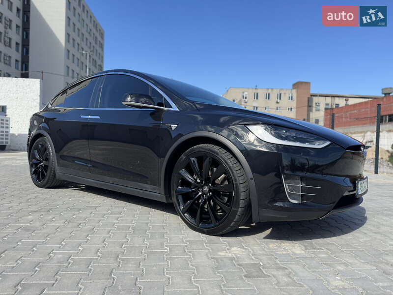Позашляховик / Кросовер Tesla Model X 2017 в Вінниці