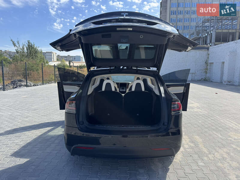 Позашляховик / Кросовер Tesla Model X 2017 в Вінниці