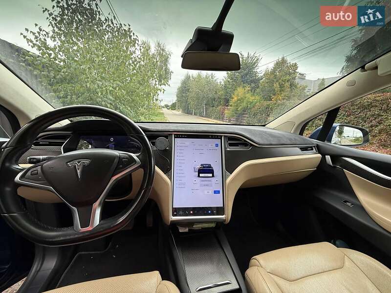 Позашляховик / Кросовер Tesla Model X 2016 в Києві