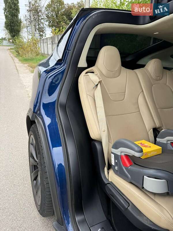 Позашляховик / Кросовер Tesla Model X 2016 в Києві