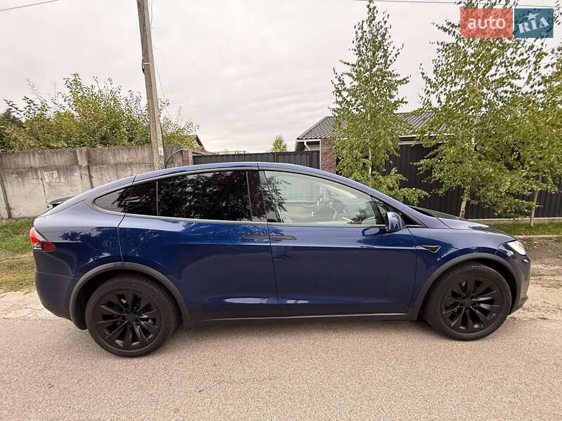 Позашляховик / Кросовер Tesla Model X 2016 в Києві