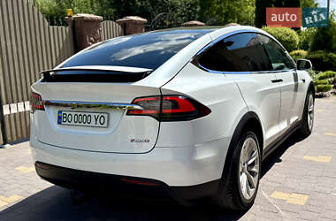 Позашляховик / Кросовер Tesla Model X 2017 в 