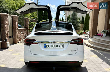 Позашляховик / Кросовер Tesla Model X 2017 в 