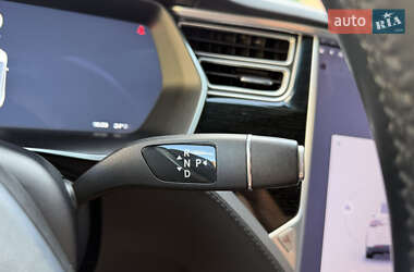 Позашляховик / Кросовер Tesla Model X 2017 в 