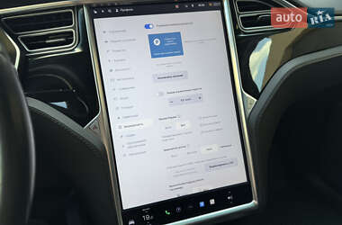 Позашляховик / Кросовер Tesla Model X 2017 в 