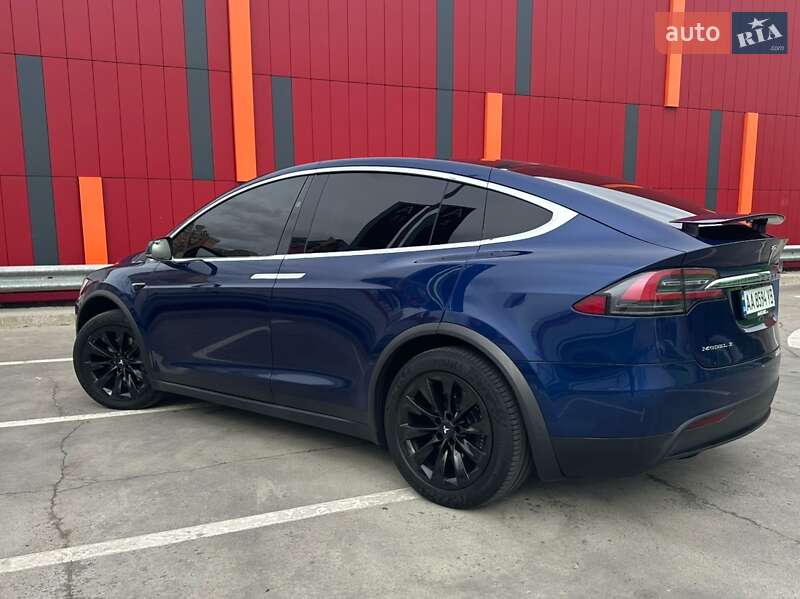 Внедорожник / Кроссовер Tesla Model X 2017 в 