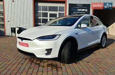 Позашляховик / Кросовер Tesla Model X 2018 в 