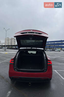 Позашляховик / Кросовер Tesla Model X 2017 в 