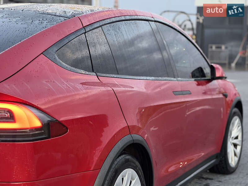 Позашляховик / Кросовер Tesla Model X 2017 в Львові
