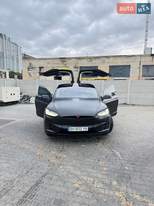 Внедорожник / Кроссовер Tesla Model X 2018 в 