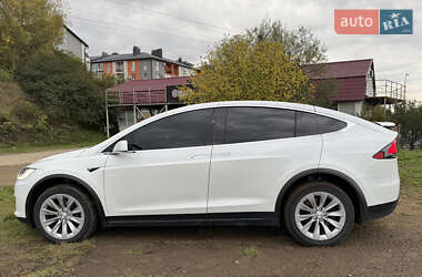 Позашляховик / Кросовер Tesla Model X 2019 в 