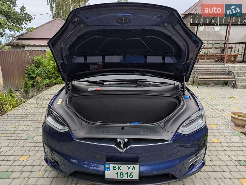 Позашляховик / Кросовер Tesla Model X 2017 в Рівному
