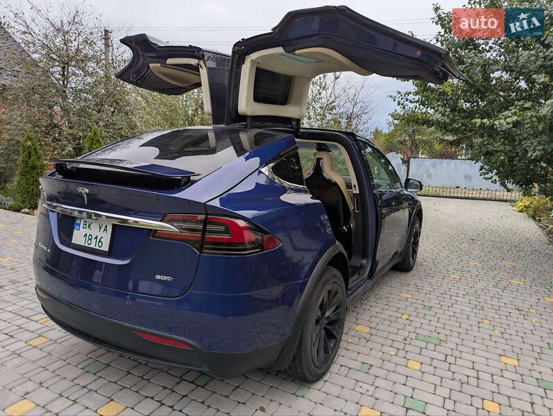 Позашляховик / Кросовер Tesla Model X 2017 в Рівному