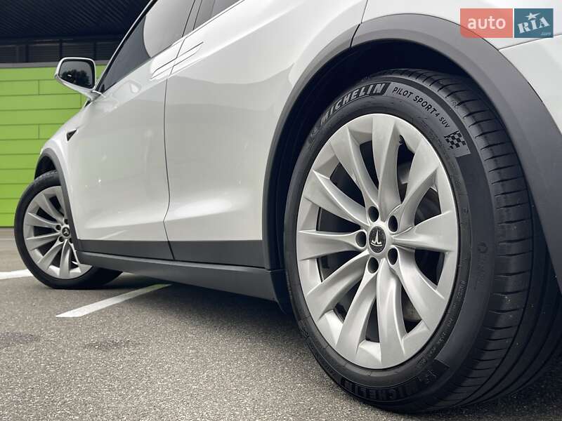 Внедорожник / Кроссовер Tesla Model X 2019 в Киеве