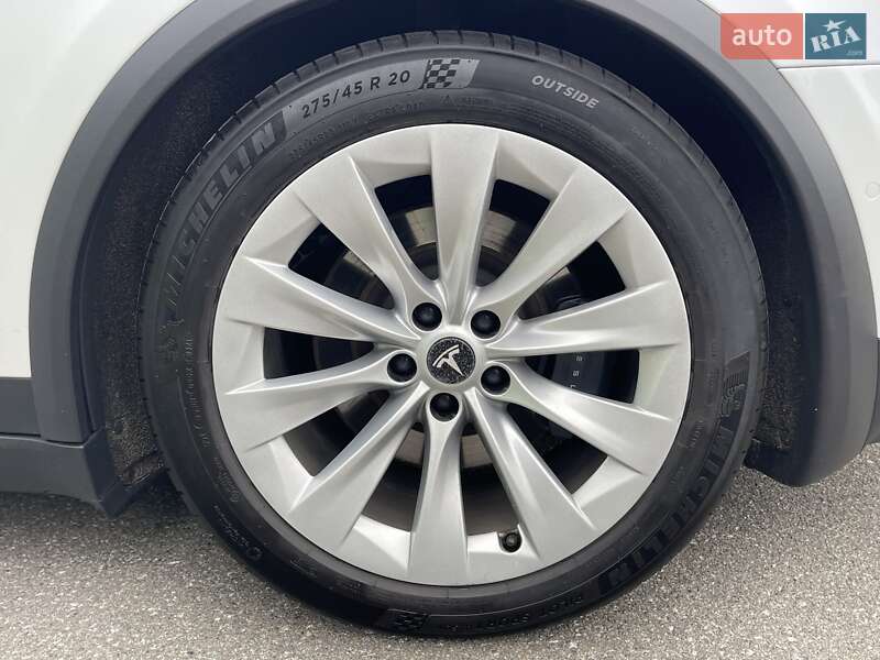 Внедорожник / Кроссовер Tesla Model X 2019 в Киеве