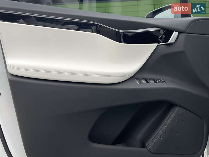 Внедорожник / Кроссовер Tesla Model X 2019 в Киеве