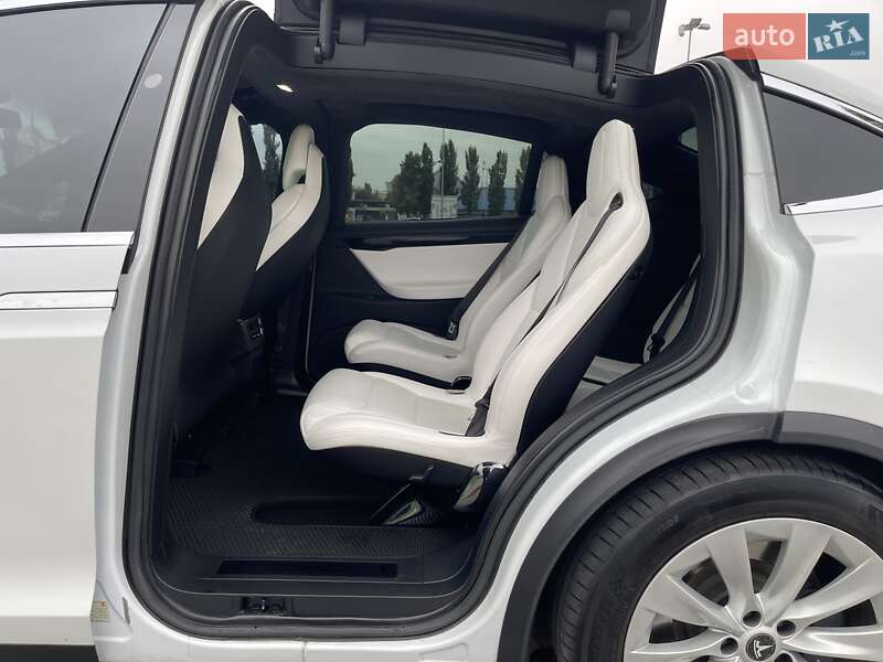 Внедорожник / Кроссовер Tesla Model X 2019 в Киеве