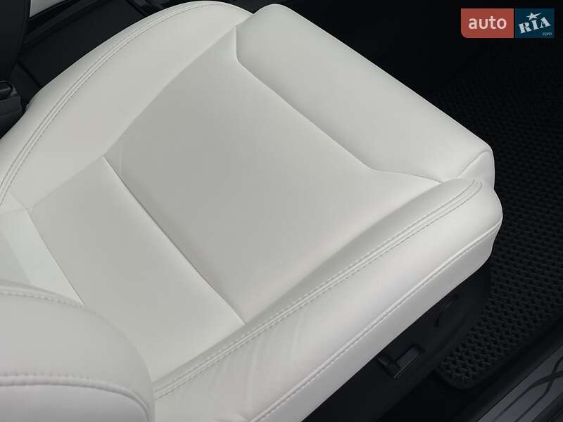 Внедорожник / Кроссовер Tesla Model X 2019 в Киеве