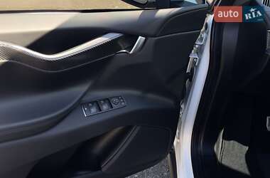 Позашляховик / Кросовер Tesla Model X 2019 в 