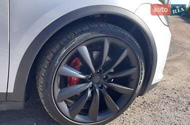 Позашляховик / Кросовер Tesla Model X 2019 в 