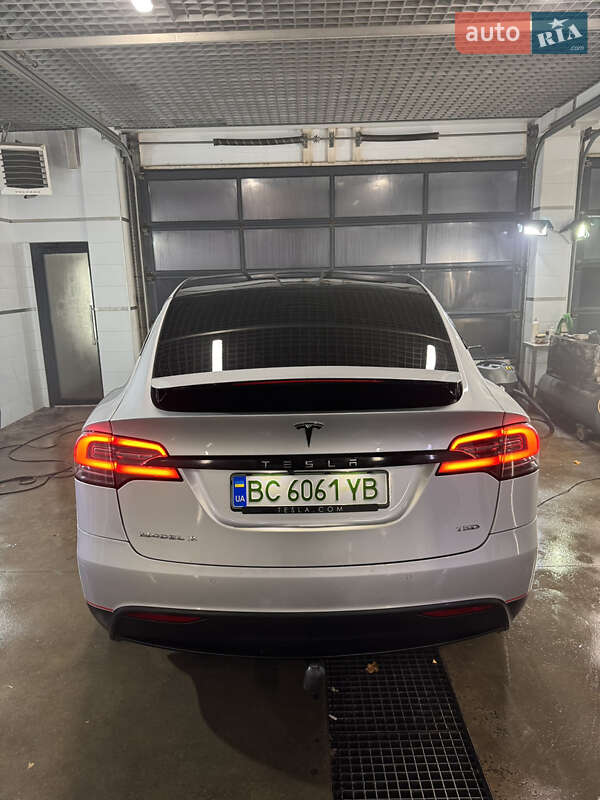 Позашляховик / Кросовер Tesla Model X 2017 в Львові