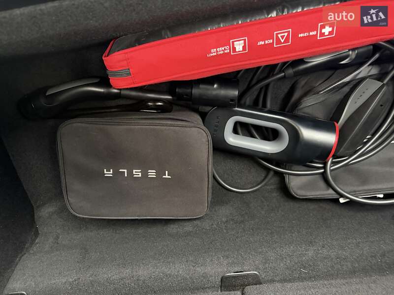 Позашляховик / Кросовер Tesla Model X 2019 в Києві