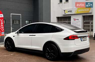 Позашляховик / Кросовер Tesla Model X 2023 в 
