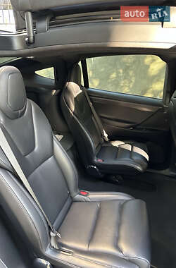 Позашляховик / Кросовер Tesla Model X 2020 в 