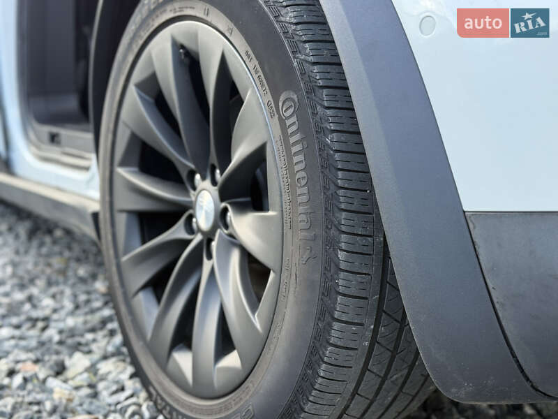 Позашляховик / Кросовер Tesla Model X 2019 в Умані