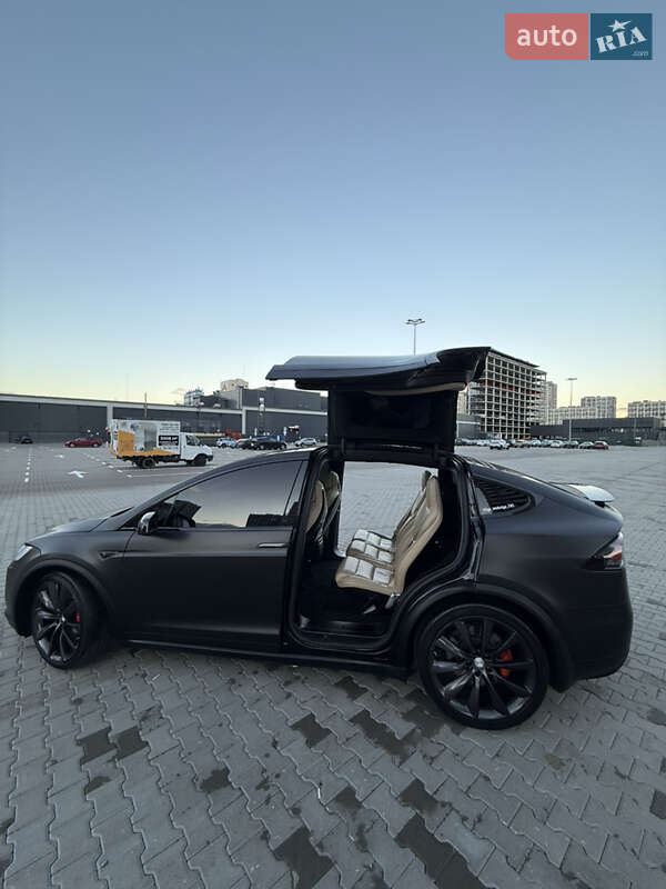 Позашляховик / Кросовер Tesla Model X 2016 в Києві