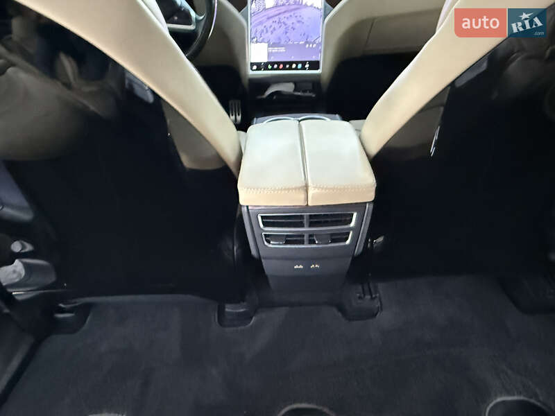 Позашляховик / Кросовер Tesla Model X 2016 в Києві