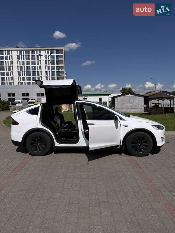 Позашляховик / Кросовер Tesla Model X 2016 в Івано-Франківську