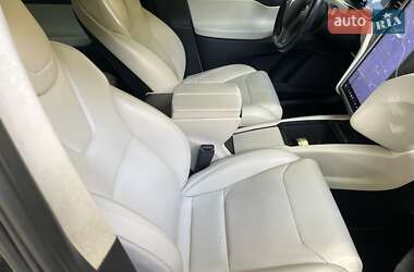 Позашляховик / Кросовер Tesla Model X 2018 в  фото 15 Позашляховик / Кросовер Tesla Model X 2018 в